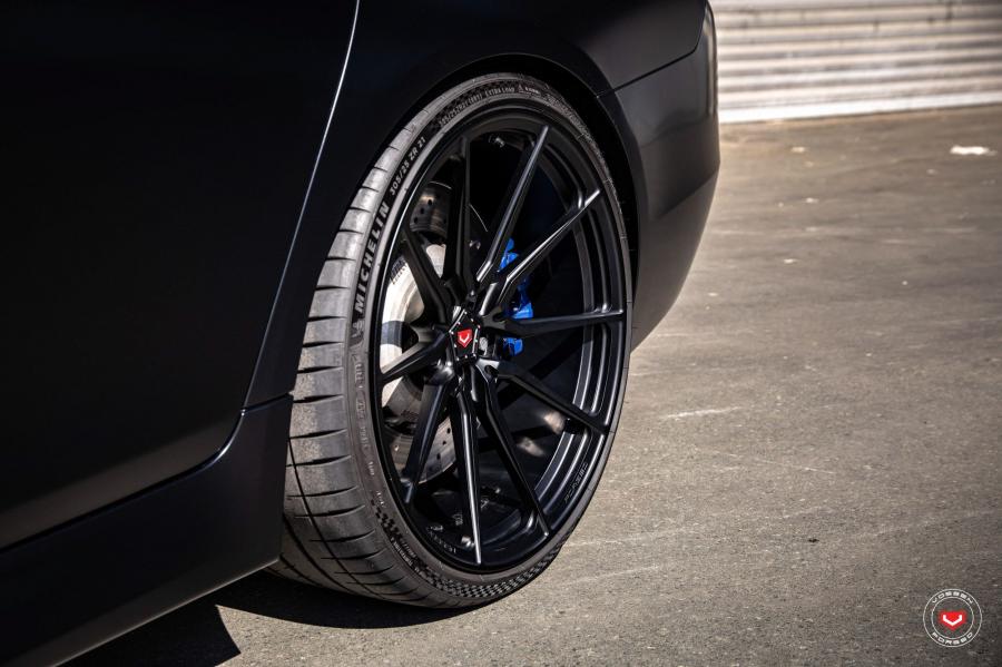 Колеса BMW M5 on Vossen Wheels (M-X2) 2019 года  (фото 16 из 25)